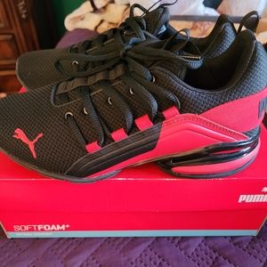 Junior Size 5 Black/Red Pumas